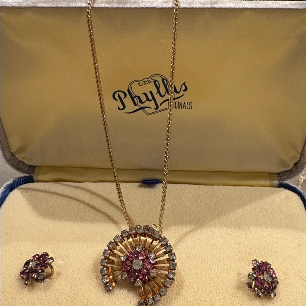 Vintage necklace and clip earrings